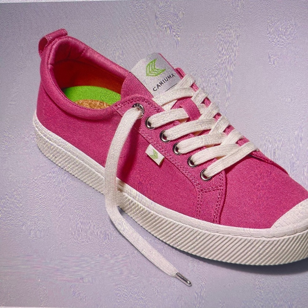 Cariuma OCA low canvas sneaker, bright pink